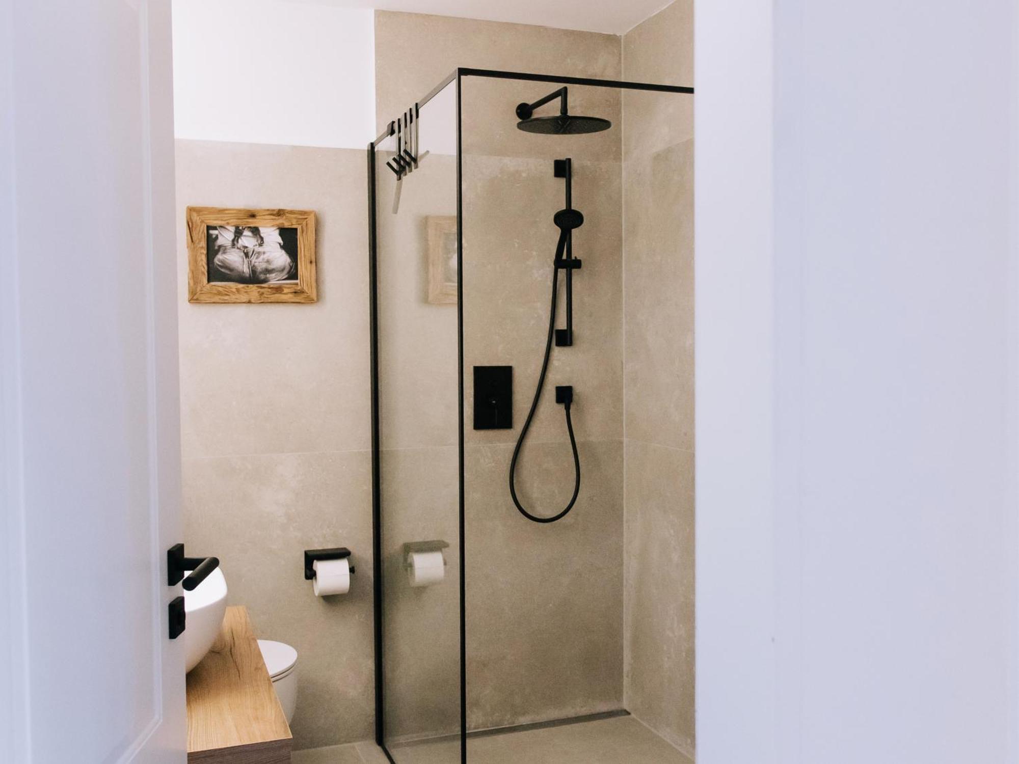 Die Karwendelsuite - 5 Sterne Fewo Mit Bestem Bergblick, Zentrumsnah & Ruhig Gelegen, Familienfreundlich ミッテンヴァルト エクステリア 写真